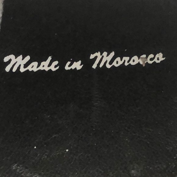 Stylish Women's Slip-On Shoes - Black, White, and Red - Picture 4 of 7